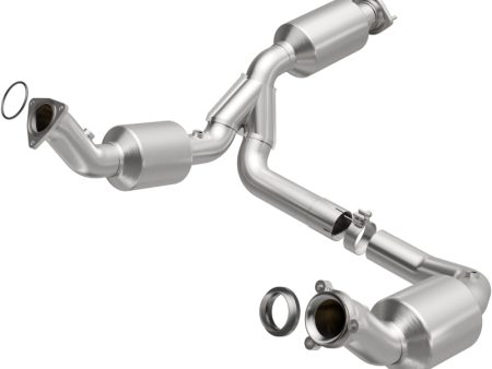 MagnaFlow 2021 Chevrolet Express 2500 4.3L Underbody Direct-Fit Catalytic Converter Fashion